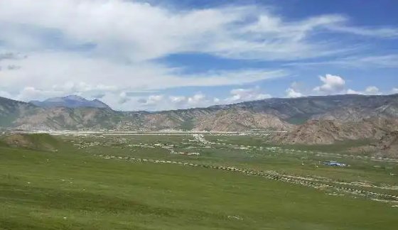 乌拉斯台服务区